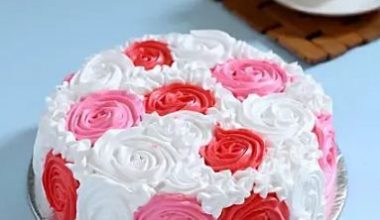 Delicious Vanilla Rose Cake