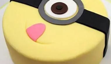Funny Minion Cake