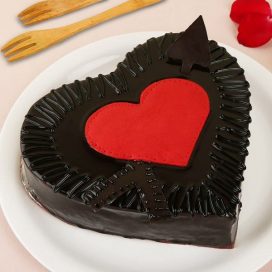 Love Arrow Cake