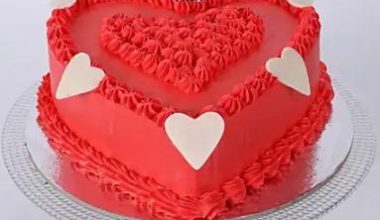 Red Floral Heart Cake