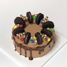 Oreo Chocolate Drip Cake